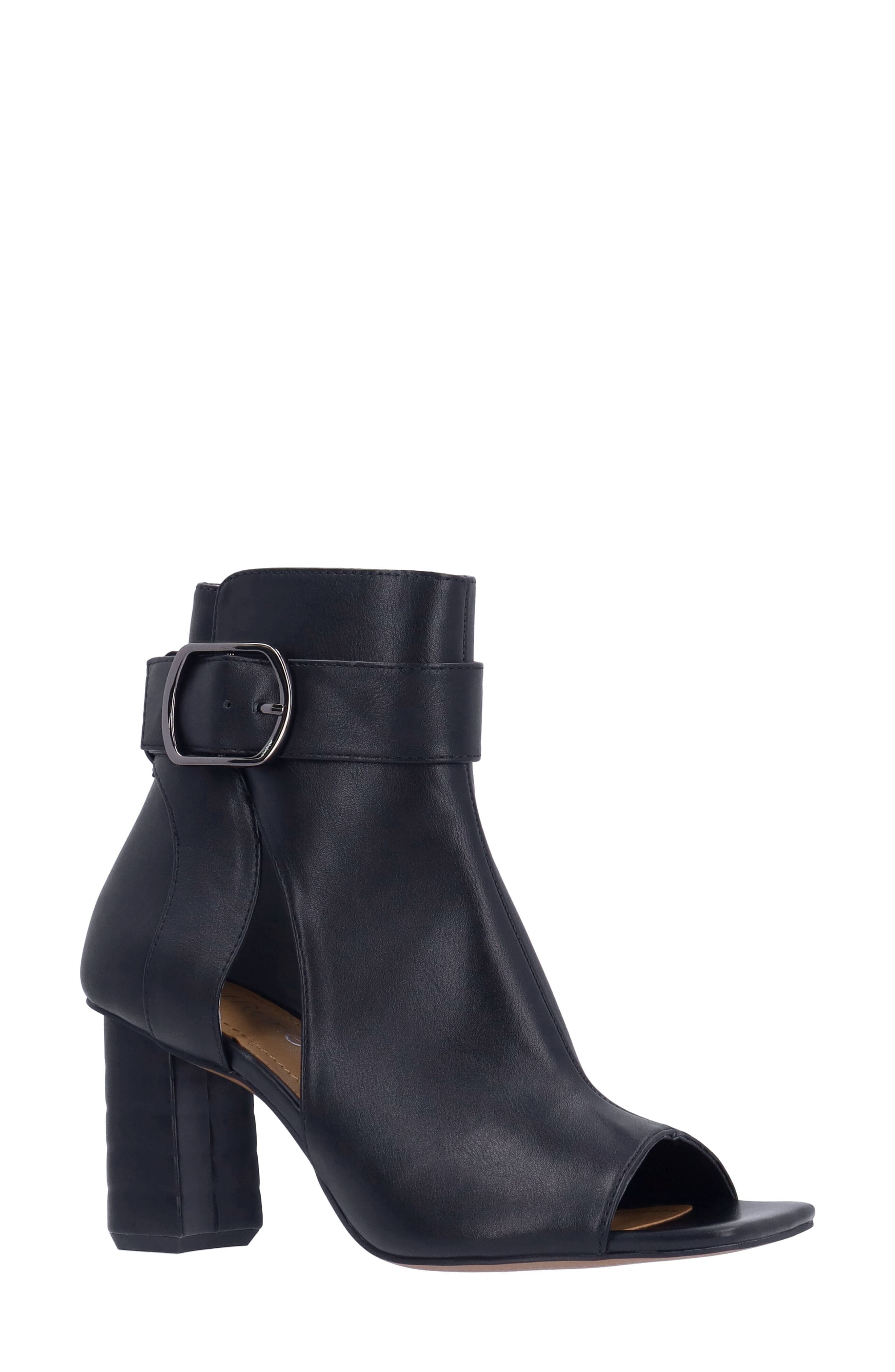 Quinlan Sandal