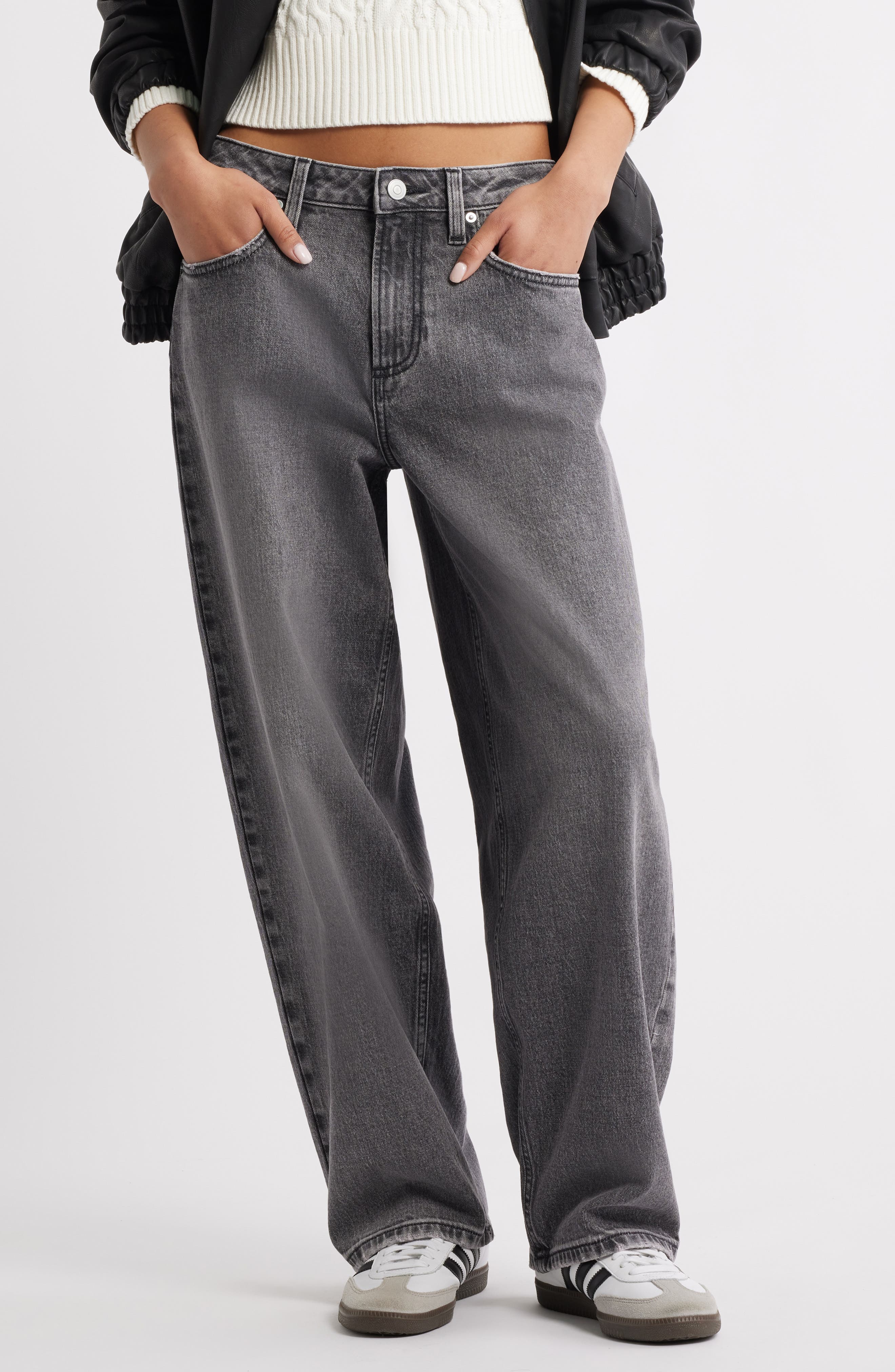 Mid Rise Baggy Barrel Jeans
